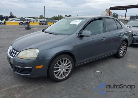 2009 Volkswagen Jetta Wolfsburg Edition z USA, uszkodzony, nr VIN 3VWRA71KX9M048853